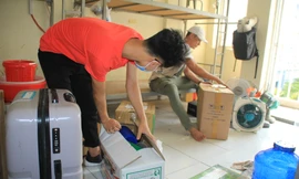 Tình nguyện viên ở Ký túc xá làm nơi cách ly