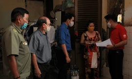 Chống dịch COVID-19, ĐVTN tình nguyện giao cơm, mua nhu yếu phẩm cho người già neo đơn