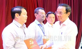 Bí thư Thành ủy TPHCM: Mỗi cán bộ cống hiến hết mình cho sự phát triển của thành phố