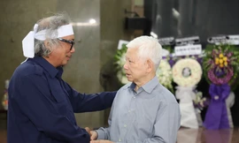 Nguyên Chủ tịch nước Nguyễn Minh Triết tiễn biệt tác giả 'Bài ca đất phương Nam'