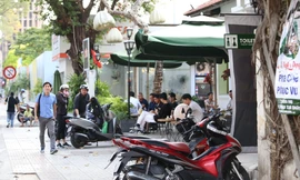 Hàng quán khu trung tâm TPHCM rộng cửa đón khách đến... 'giải quyết nỗi lòng’