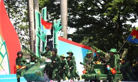 Thiếu nhi TPHCM tái hiện khoảnh khắc toàn thắng của Chiến dịch Hồ Chí Minh