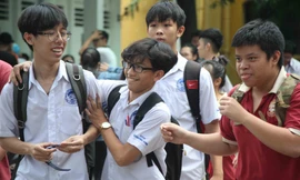 [Ảnh] Khoảnh khắc khó quên của thí sinh Sài Gòn sau môn thi cuối 