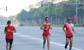 Hội yêu thể thao 'nhuộm đỏ' đường chạy mừng Quốc khánh 
