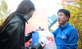 1.000 công nhân hoàn cảnh khó khăn về quê ăn Tết sớm