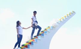 Check-in chất lừ với cầu vồng chân mây ở Sài Gòn