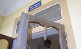 Trụ sở UBND xã bị đập phá
