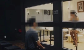 Vụ quán cà phê ghép đôi: Bên nam có thể quan sát bên nữ qua gương “nhìn lén”
