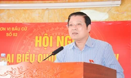 Đồng chí Phan Đình Trạc phát biểu tại buổi tiếp xúc cử tri