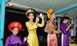 Dịch vụ ca Huế trên sông Hương vẫn lộn xộn