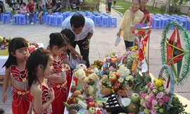 Bé Vinschool vui đón trăng rằm