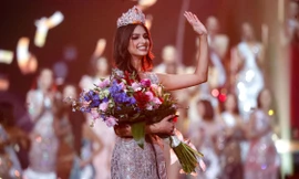  Cho phép phụ nữ đã kết hôn và có con dự thi, BTC Miss Universe gây tranh cãi 