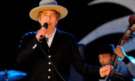 Diễn biến vụ huyền thoại Bob Dylan bị cáo buộc tấn công tình dục