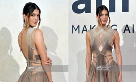 Hoa hậu Hoàn vũ 2016 diện váy cắt xẻ 'bỏng mắt', đọ sắc dàn siêu mẫu đình đám ở LHP Cannes