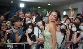 Hoa hậu, á hậu được fan vây quanh trên thảm đỏ chung kết Hoa hậu Việt Nam 