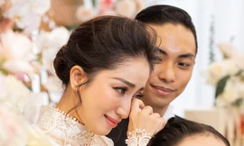 Khánh Thi bật khóc trong lễ ăn hỏi với Phan Hiển