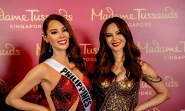 Fans ngỡ ngàng vì tượng sáp của Hoa hậu Hoàn vũ Catriona Gray quá giống ngoài đời thực