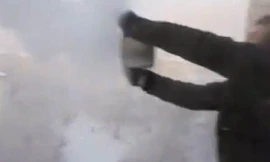 Kỳ lạ nước sôi biến thành tuyết trắng ở Nga