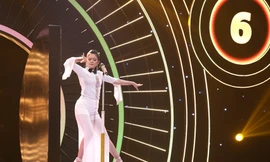 Nữ thí sinh Song Kỳ giống với "tiểu long nữ" nhưng lại có giọng hát thảm họa.