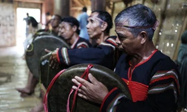 Tái hiện lễ nhận con nuôi của người Êđê