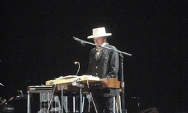 Đừng so Bobby với Backstreet Boys