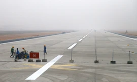 Nhìn gần đường băng 1B sân bay Nội Bài sắp hoàn thành