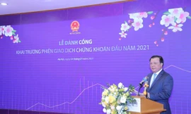 Bộ trưởng Tài chính ĐInh Tiến Dũng phiên đánh cồng khai trường TTCK đầu năm 2021