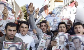 Biểu tình trước Đại sứ quán Nga ở Libăng để bày tỏ cám ơn Nga đã ủng hộ chính phủ của Tổng thống Assad Ảnh: AP