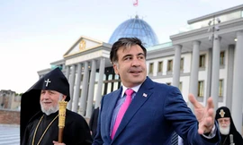 Chấp nhận cắt giảm, chứ không rời dinh