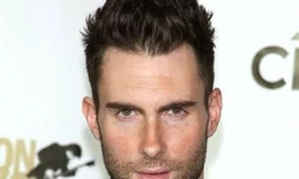 HLV điển trai The Voice Mỹ bất ngờ đính hôn