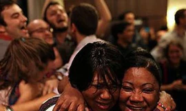 Người ủng hộ Obama oà khóc trước chiến thắng áp đảo