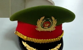 Mũ kêpi cấp tướng trong sòng bạc của ai?