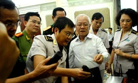 Vàng lậu 'lách' qua cửa khẩu