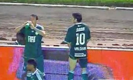 Tè bậy trong trận đấu