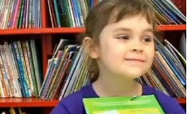 Bé gái 5 tuổi đọc hết 875 cuốn sách trong 1 năm