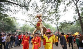 Lễ rước ngựa của thôn Phù Mã (xã Phù Linh) tại lễ hội Gióng.