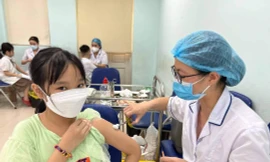 Trẻ trong độ tuổi tiêm vaccine trong Chương trình tiêm chủng mở rộng