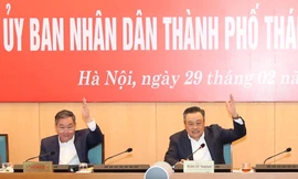 Lãnh đạo UBND TP. Hà Nội biểu quyết tại phiên họp