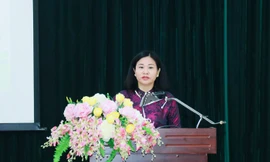 Phó Bí thư Thường trực Thành ủy Nguyễn Thị Tuyến phát biểu tại lễ khai giảng