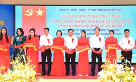 Bí thư Hà Nội dự lễ gắn biển cụm công trình chào mừng 20 năm thành lập quận Long Biên