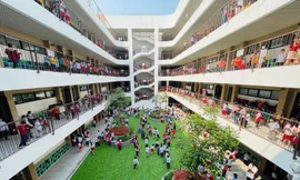 Phụ huynh đều mong muốn con em được học tại trường công lập