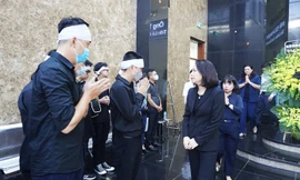 Phó Chủ tịch Hà Nội viếng, chia buồn với gia đình có 5 nạn nhân tử vong trong vụ cháy chung cư mini 