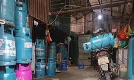 Hà Nội: Hàng chục phòng trọ, đại lý gas, phế liệu 'mọc' trên đất dự án