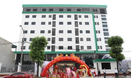 Bắt khẩn cấp bác sĩ xâm hại tình dục nữ bệnh nhân khi khám bệnh