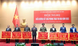 Trao “Cờ đơn vị xuất sắc trong phong trào thi đua” cho 26 tập thể