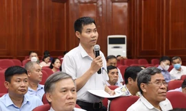 Cử tri Hà Nội góp ý kiến tại buổi tiếp xúc cử tri của ĐBQH Hà Nội