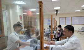 Đề xuất mức thu nhập tăng thêm 'khác biệt' cho cán bộ hoàn thành xuất sắc nhiệm vụ