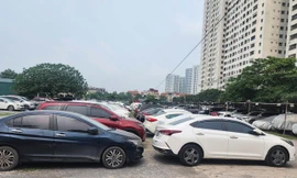 Bãi đất dự án ở Khu đô thị Linh Đàm, quận Hoàng Mai chưa triển khai hiện là bãi xe lậu