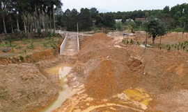 Hà Nội: Cận cảnh công trường khai thác đất trái phép của đối tượng dọa 'xử' người nhà cán bộ 