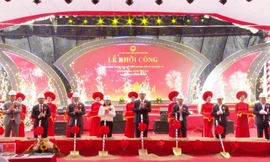 Các đại biểu làm lễ khởi công dự án